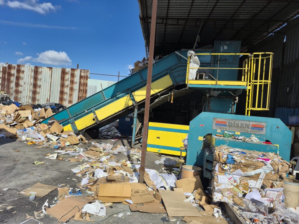 Geri Dönüşüm Merkezi
Çalışma Ortamımız
Bizi Yakından Tanıyın